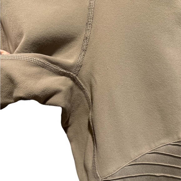 📦 MOVING SALE 📦 alo High Waist Moto Legging - Picture 8 of 14